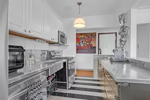 37 Brompton Rd, Great Neck, NY 11021 - Photo 7