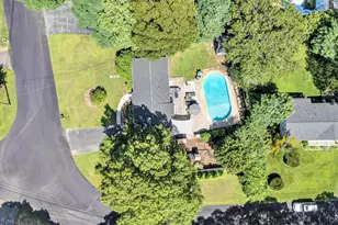 21 Holzman Dr, Hampton Bays, NY 11946 - Photo 15