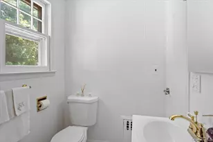 13 Potters Ct, Great Neck, NY 11024 - Photo 15