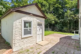 13 Potters Ct, Great Neck, NY 11024 - Photo 27