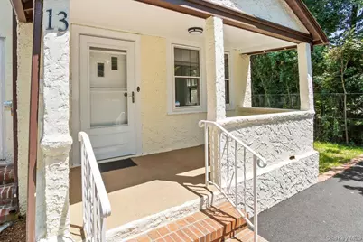 13 Potters Court, Great Neck, NY 11024 - Photo 3