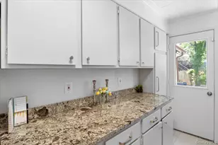 13 Potters Ct, Great Neck, NY 11024 - Photo 13