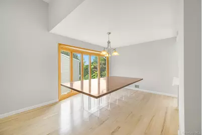 52 North Drive, Manhasset Hills, NY 11040 - Photo 17