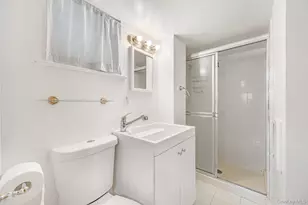 52 North Dr, Manhasset Hills, NY 11040 - Photo 31