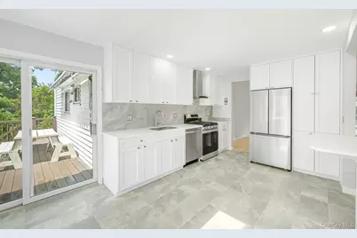 52 North Drive, Manhasset Hills, NY 11040 - Photo 23