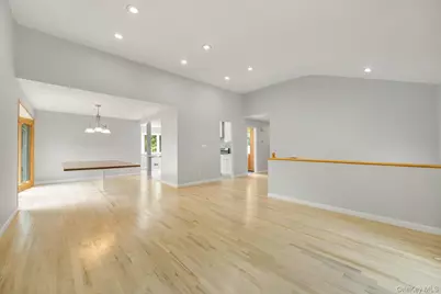 52 North Drive, Manhasset Hills, NY 11040 - Photo 15