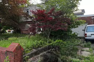 219 Locustwood Blvd, Elmont, NY 11003 - Photo 3