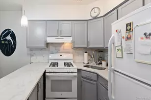 730 Logan Ave, Bronx, NY 10465 - Photo 7