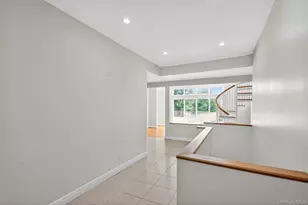 21 Hillside Ct, Suffern, NY 10901 - Photo 11