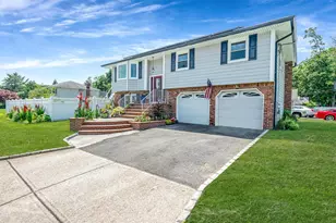 6 Holly Rd, Oakdale, NY 11769 - Photo 3