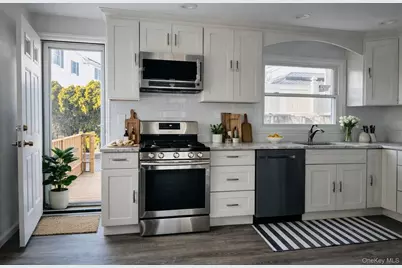 26 Fairway Lane, New York, NY 10301 - Photo 9