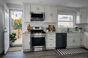 26 Fairway Ln, New York, NY 10301 - Photo 9