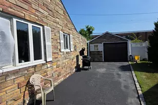 8 Reading Ln, Bethpage, NY 11714 - Photo 3