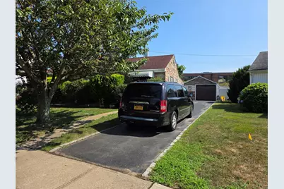 8 Reading Lane, Bethpage, NY 11714 - Photo 5