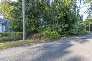 261 Elm Rd W, Mastic Beach, NY 11951 - Photo 21