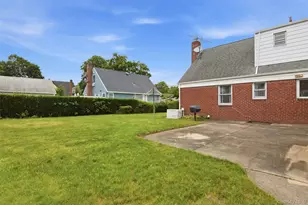 1001 N 4th St, New Hyde Park, NY 11040 - Photo 21
