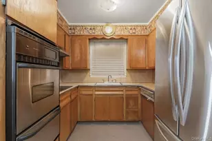 279 Mary Lou Ave, Yonkers, NY 10703 - Photo 5