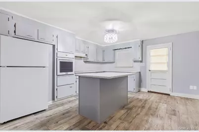 279 Mary Lou Avenue, Yonkers, NY 10703 - Photo 31