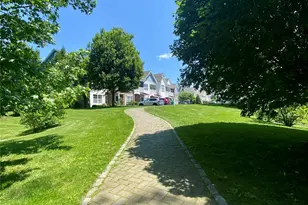 92 Millie CT, Patchogue, NY 11772 - Photo 19