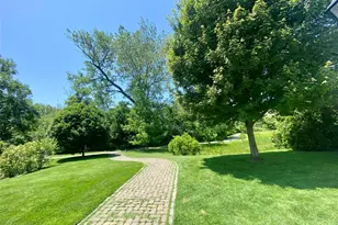 92 Millie CT, Patchogue, NY 11772 - Photo 21