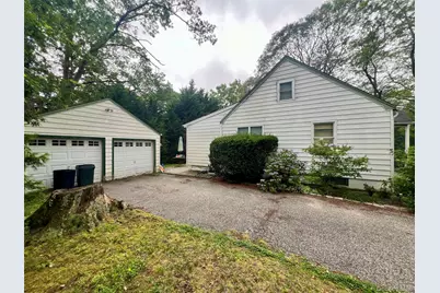 100 Maple Lane, Medford, NY 11763 - Photo 3