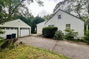 100 Maple Ln, Medford, NY 11763 - Photo 3