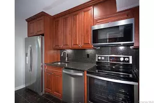 100 Villa D'Est Dr, Coram, NY 11727 - Photo 5