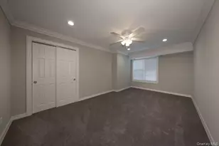 100 Villa D'Est Dr, Coram, NY 11727 - Photo 9