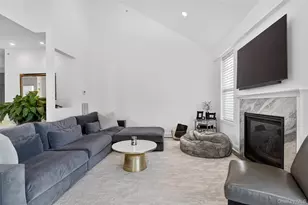 2202 Townhome Wy, Huntington Station, NY 11746 - Photo 7