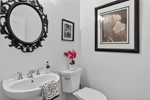 2202 Townhome Wy, Huntington Station, NY 11746 - Photo 21