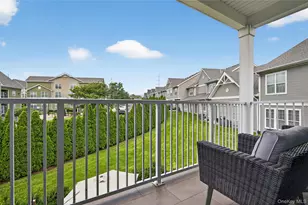 2202 Townhome Wy, Huntington Station, NY 11746 - Photo 11