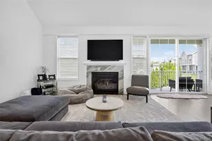 2202 Townhome Wy, Huntington Station, NY 11746 - Photo 5