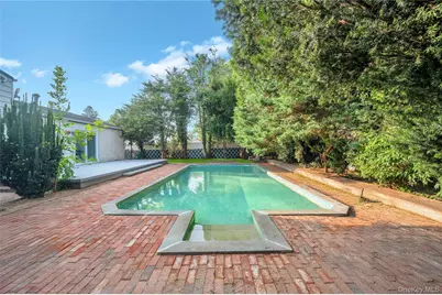 295 W 24th Street, Deer Park, NY 11729 - Photo 3