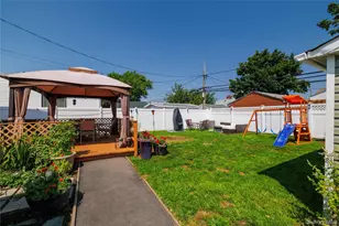 44 Tyler St, Freeport, NY 11520 - Photo 21