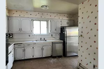 87 W Clinton Avenue, Roosevelt, NY 11575 - Photo 15