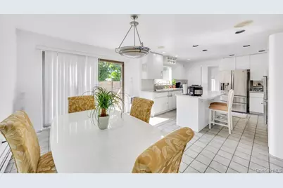 34 Gloria Place, Plainview, NY 11803 - Photo 5