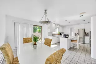 34 Gloria Pl, Plainview, NY 11803 - Photo 5