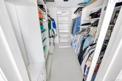 34 Gloria Place, Plainview, NY 11803 - Photo 31