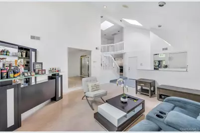 34 Gloria Place, Plainview, NY 11803 - Photo 7