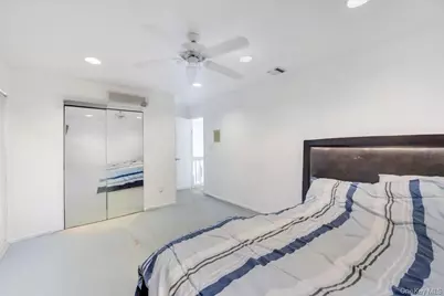 34 Gloria Place, Plainview, NY 11803 - Photo 17