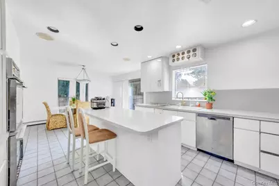 34 Gloria Place, Plainview, NY 11803 - Photo 3