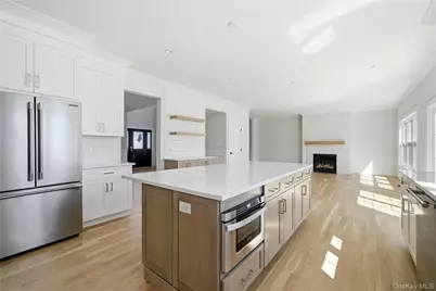 32 Massapequa Avenue, Massapequa Park, NY 11762 - Photo 15