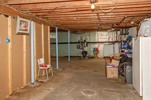 35 Anna St, Bay Shore, NY 11706 - Photo 9