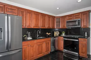 42 Pinnacle Dr, Port Jefferson, NY 11777 - Photo 3