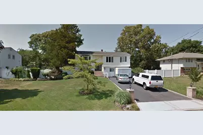 317 Pennsylvania Avenue, Bay Shore, NY 11706 - Photo 1