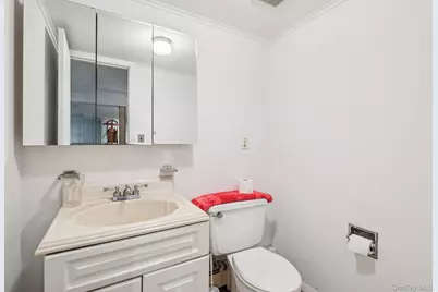 22 Reynolds Road, Glen Cove, NY 11542 - Photo 17