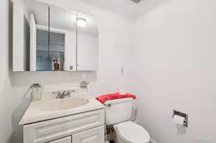 22 Reynolds Rd, Glen Cove, NY 11542 - Photo 17