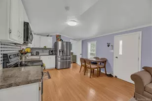 1795 Osborn Ave, Riverhead, NY 11901 - Photo 15