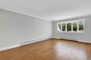 3621 Regent Ln, Wantagh, NY 11793 - Photo 3