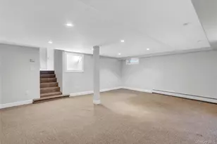 3621 Regent Ln, Wantagh, NY 11793 - Photo 19